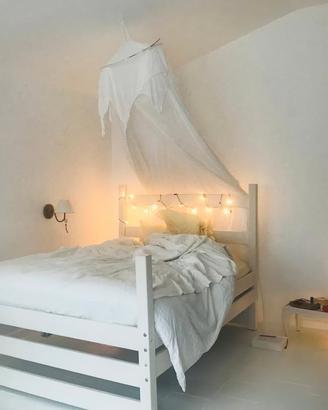 Letto di legno con doghe