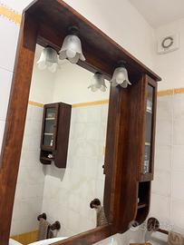 Specchio e mobiletto, bagno