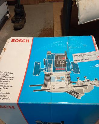 Fresatrice Bosch professionale GOF 900 CE