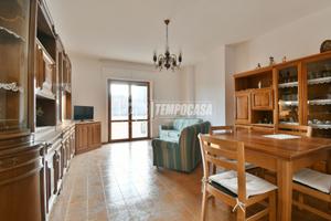 3 CAMERE CON ASCENSORE - CASTORANO