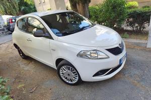 Lancia Ypsilon prezzo non trattabile 