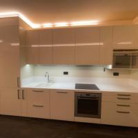 Cucina bianca lineare