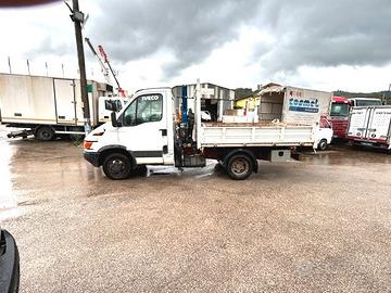 camion iveco daily 35c12 ribaltabile e gru