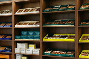 Avviatissima rivendita di tabacchi a Trapani