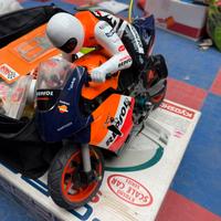 Honda RC211V radiocomandata con motore a scoppio