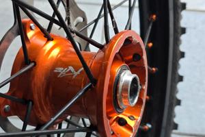 Cerchi completi di pneumatici nuovi motocross 