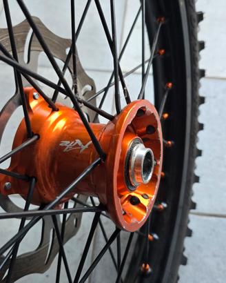 Cerchi completi di pneumatici nuovi motocross 