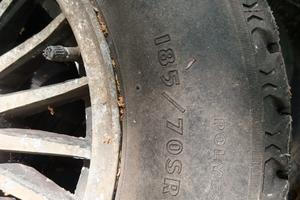 cerchi in lega volvo con gomme invernali morbide e