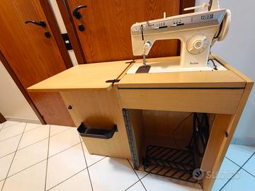 Macchina da cucire “Singer Facilita 200”con mobile