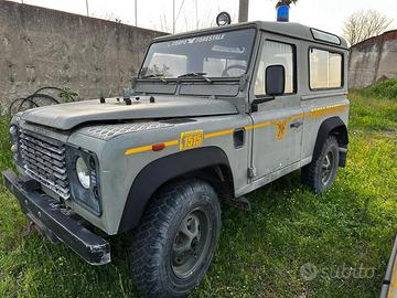 Land Rover Defender 200
