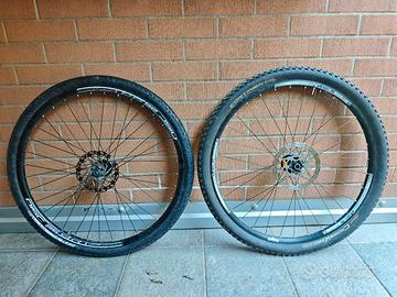 2 ruote da bici 29" una da riparare 