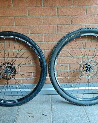 2 ruote da bici 29" una da riparare 