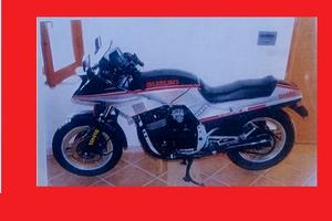 MOTO SUZUKI