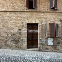 CASA INDIPENDENTE SU DUE LIVELLI IN CENTRO STORICO
