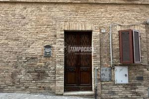 CASA INDIPENDENTE SU DUE LIVELLI IN CENTRO STORICO