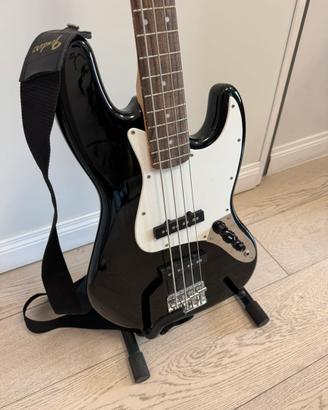 Squier J Bass + amplificatore Fender e accessori