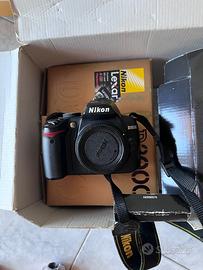 Nikon D3000 + 3 obiettivi + Battery Grip + scatole