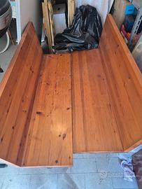 Tavolo e panchine in legno