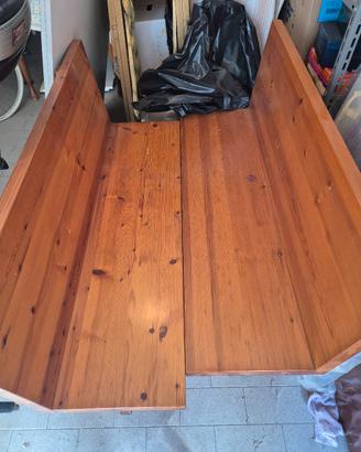 Tavolo e panchine in legno