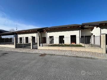 VILLA A SCHIERA A SANFRONT