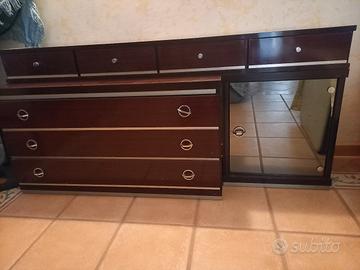 mobile in legno mogano stile moderno