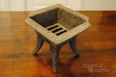 Antico bracierino in ferro battuto