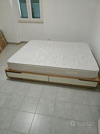 letto ikea mandal con testiera completa.