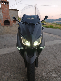 Tmax 530 tenuto sempre in garage,bel mezzo che una