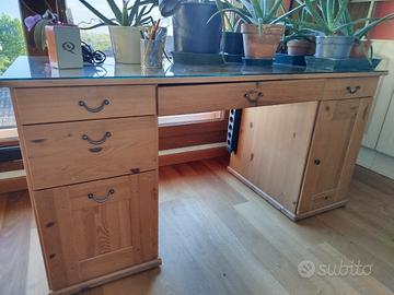  Scrivania in legno con  5 cassetti 