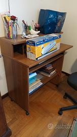Scrivania Porta PC Compatta con Ruote 