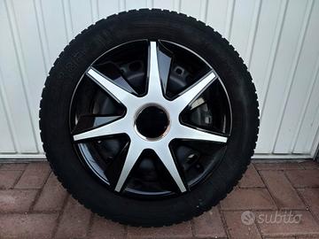 Gomme da neve con cerchi e copricerchi 185 60 r15