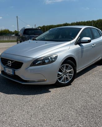 Volvo V40 D2