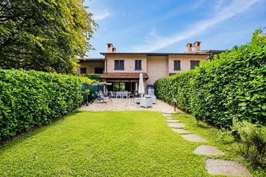 Villetta a schiera di 202 m² con 4 locali e box au