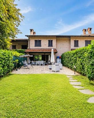 Villetta a schiera di 202 m² con 4 locali e box au
