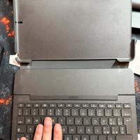 Custodia e tastiera Logitech Slim Folio