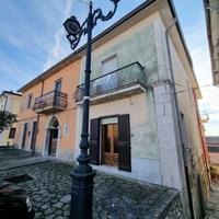 Fabbricato indipendente in zona centrale