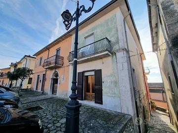 Fabbricato indipendente in zona centrale