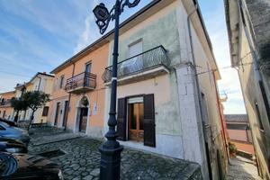 Fabbricato indipendente in zona centrale
