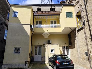 CASA SEMINDIPENDENTE A SANTA MARIA A VICO