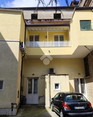 CASA SEMINDIPENDENTE A SANTA MARIA A VICO