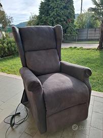 Poltrona con alzata assistita