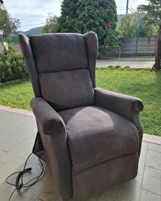 Poltrona con alzata assistita