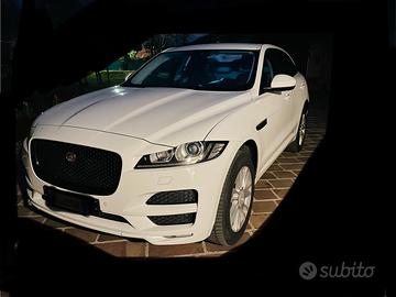 Jaguar F Pace