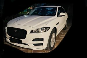 Jaguar F Pace tenuta benissimo