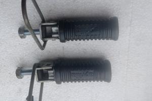 pedalini poggiapiedi passeggero aprilia 125 st-st-