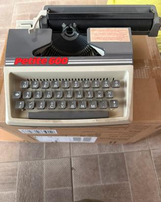 Macchina  da scrivere  vintage petit 600