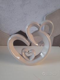 Splendida Scultura Moderna a Cuori Interallacciati