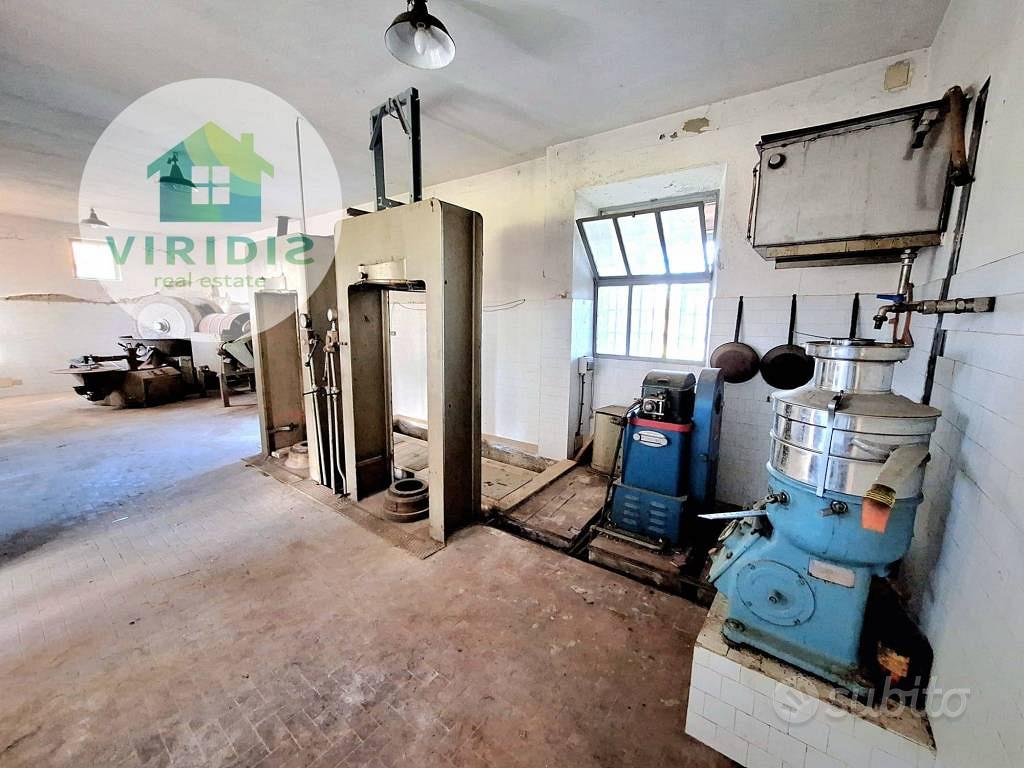 Rustico / Casale di 534 m² con più di 5 locali e b - Altro