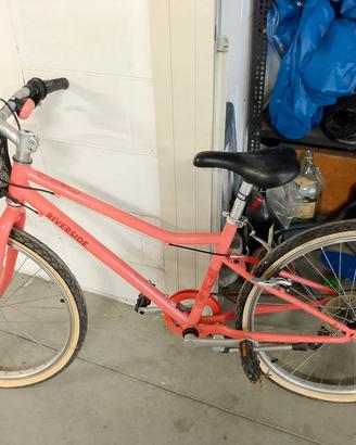 bicicletta riverside ragazzina