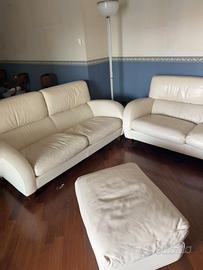 Due divani Frau in pelle avorio a 2 posti + pouf